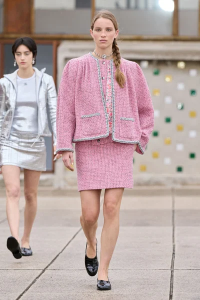 Look 11